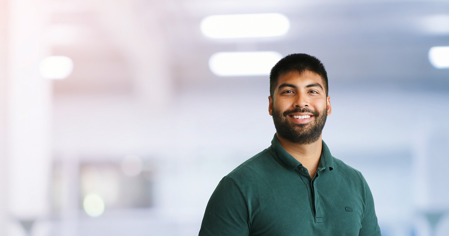 Amin Shafiee registered massage therapist at cornerstone physiotherapy burlington headshot
