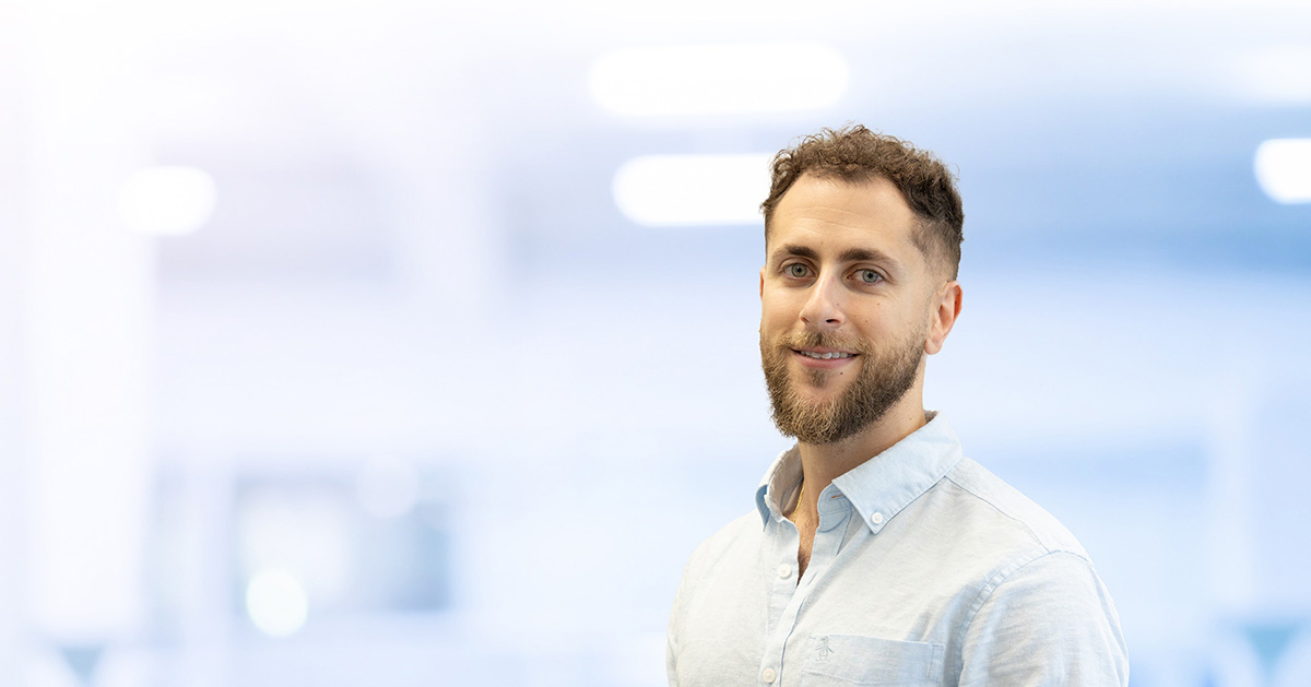 Ariel-Zohar-physiotherapist-at-cornerstone-physiotherapy-north-york-headshot-hero