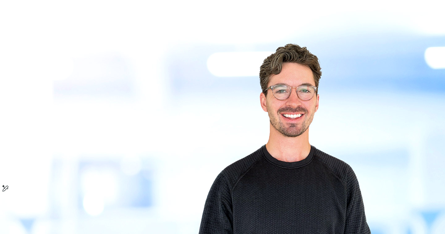 joel-zelt-physiotherapist-toronto-beaches-cornerstone-headshot-hero