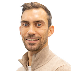 daniel-ramires-physiotherapist-at-cornerstone-physiotherapy-port-credit-headshotn-circle